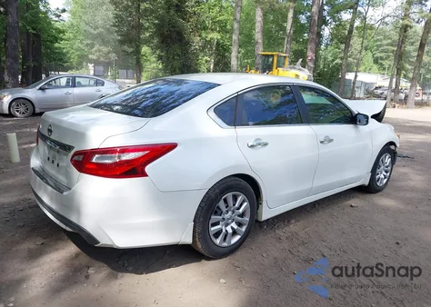 2017 Nissan Altima 2.5 S z USA, uszkodzony, nr VIN 1N4AL3AP9HC122400